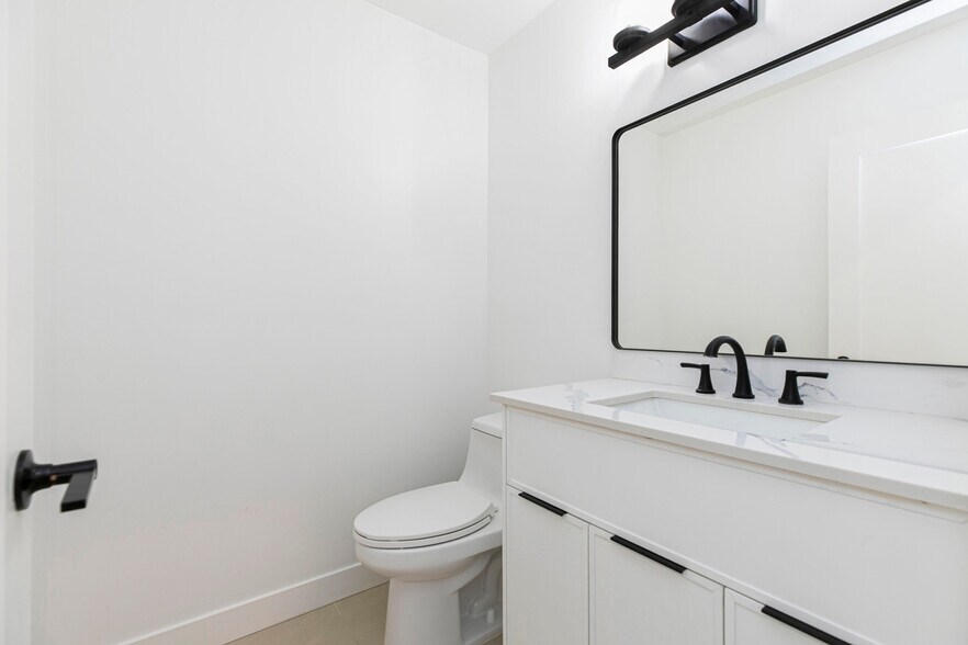 Building Photo - 3125 Emerald Isle Dr