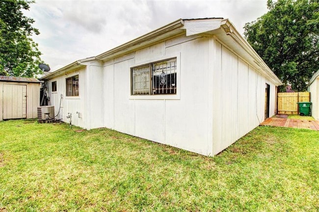 Building Photo - 6615 Briar Terrace Dr
