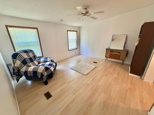 Building Photo - 166 Smith Ln