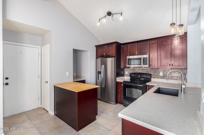 Building Photo - 2235 W Potter Dr