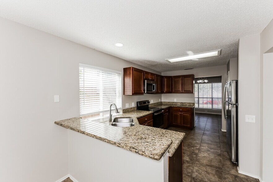 Building Photo - 8533 Tallahassee Ln