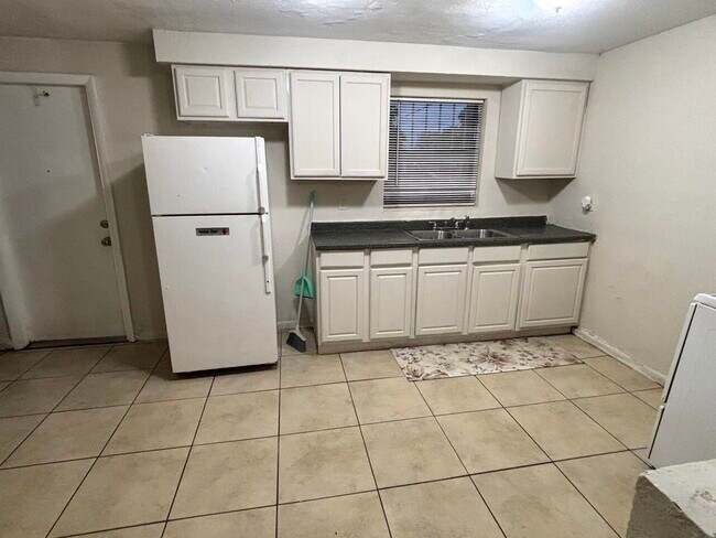 Building Photo - 2901 NW 21st St