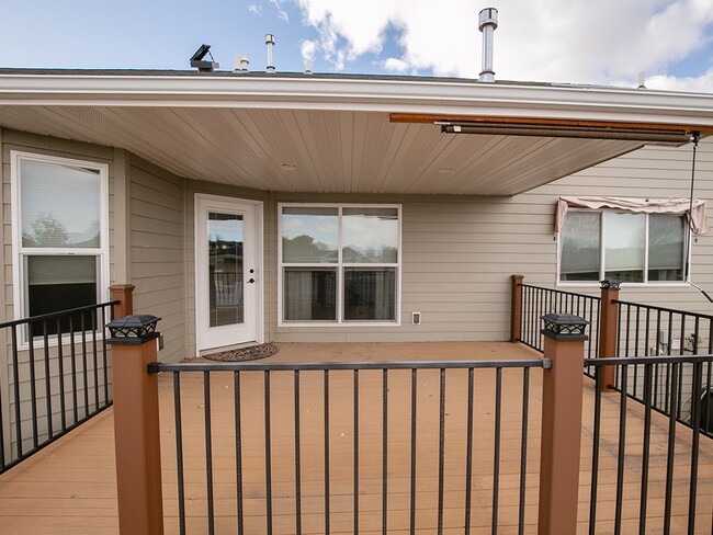 Building Photo - 1745 Golf Dr