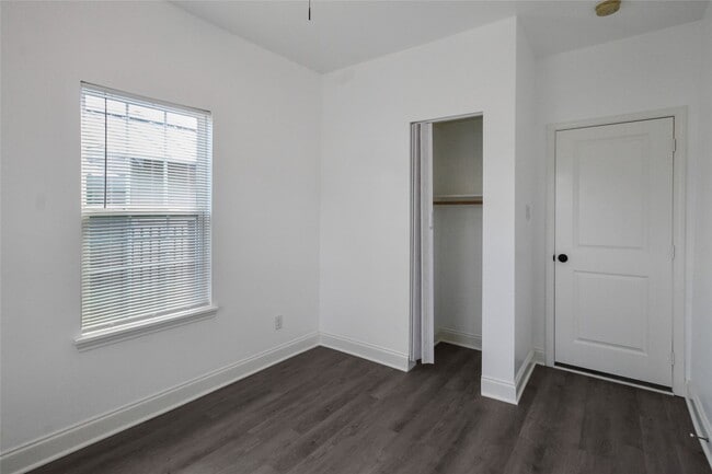 Building Photo - 531 N Estelle St