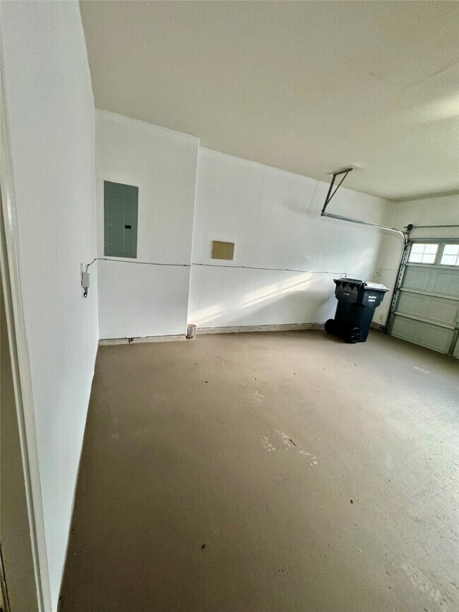 Building Photo - 13600 Breton Ridge St