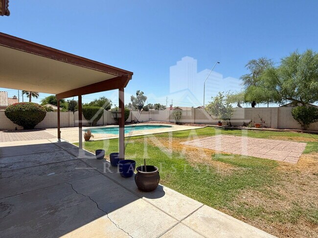 Building Photo - 1249 W Kelly Ln