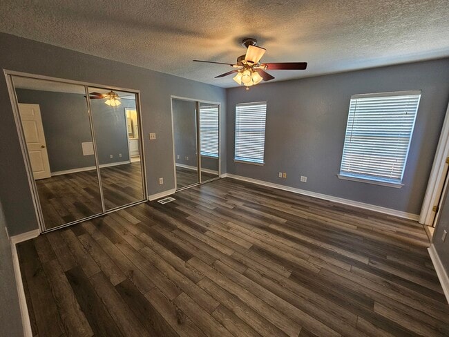 Building Photo - 1077 Woodlore Cir