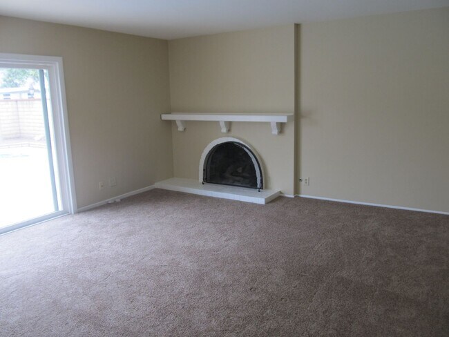 Building Photo - 522 E Collins Ave