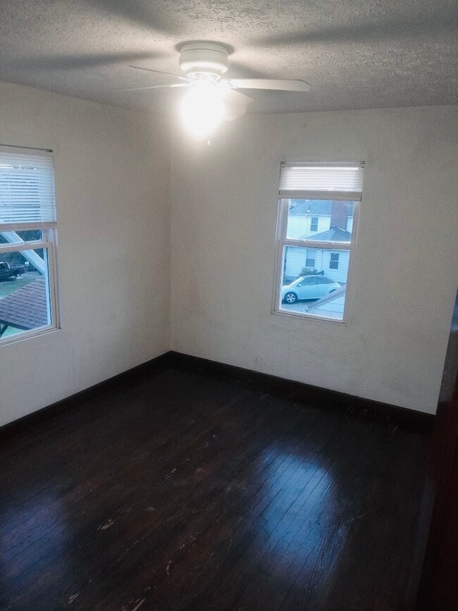 Building Photo - 919 School St