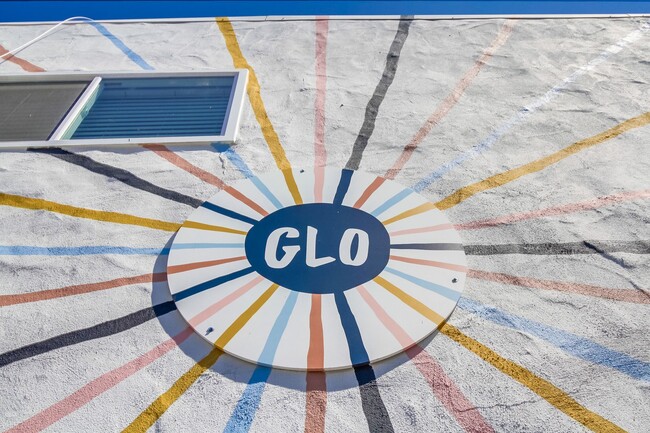 Building Photo - Glo