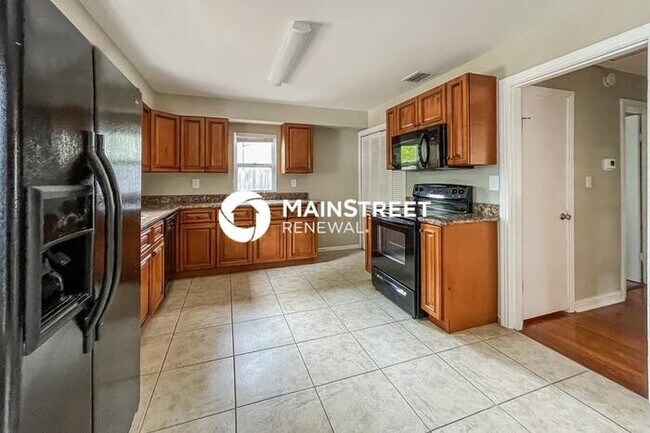 Building Photo - 2 Bedroom Pet-Friendly Home in Clearwater, FL with Main Street Renewal