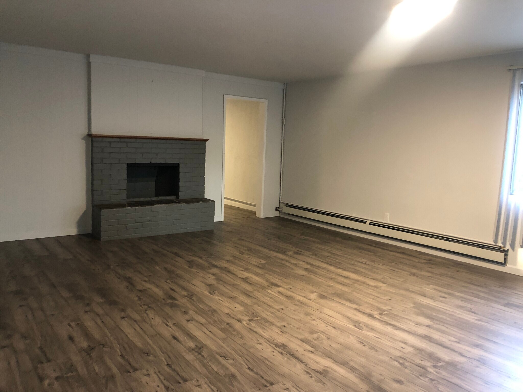 Building Photo - 1265 NE Hillside Dr