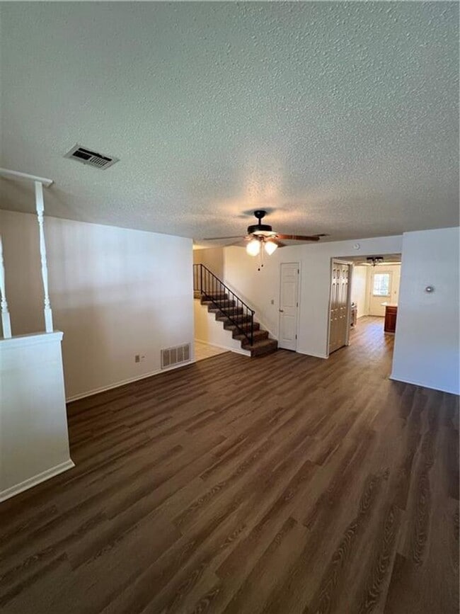Building Photo - 320 S 11th Pl