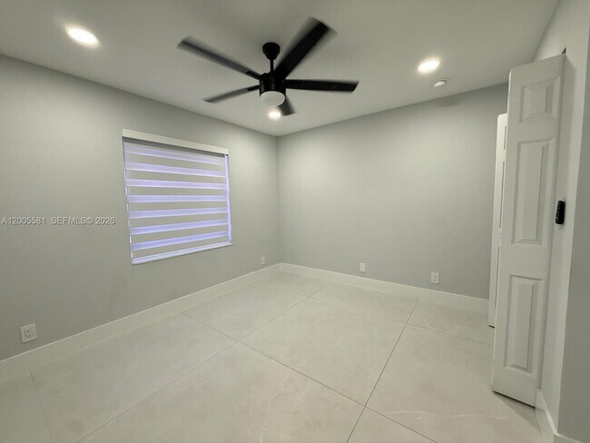 Building Photo - 123 1st St