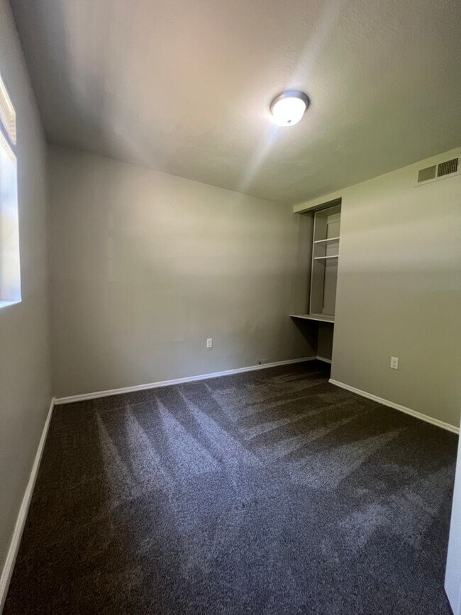 Building Photo - 1414 Moonlite Ave