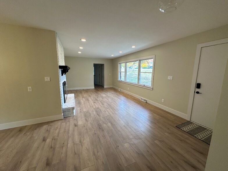 Building Photo - 6610 Lancaster Rd