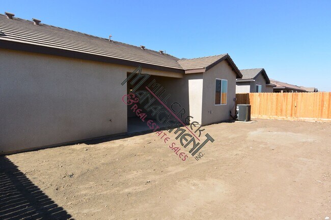 Building Photo - Newer 3bedroom/2bath in Tulare.