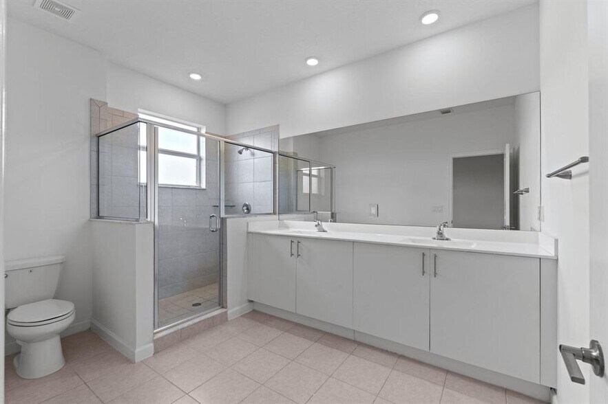 Building Photo - 5515 NW 27th St