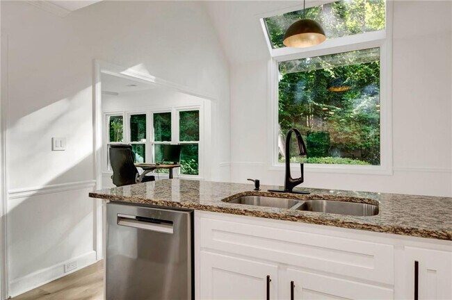 Building Photo - 1055 Downing Ct NE
