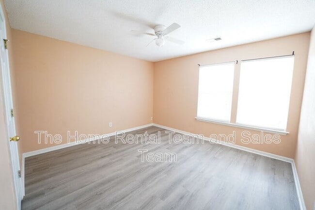 Building Photo - 8 Willow Lakes Dr