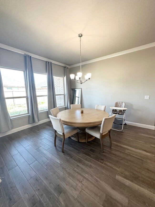 Building Photo - 3 Bed 2 Bath Ready to Rent ASAP!