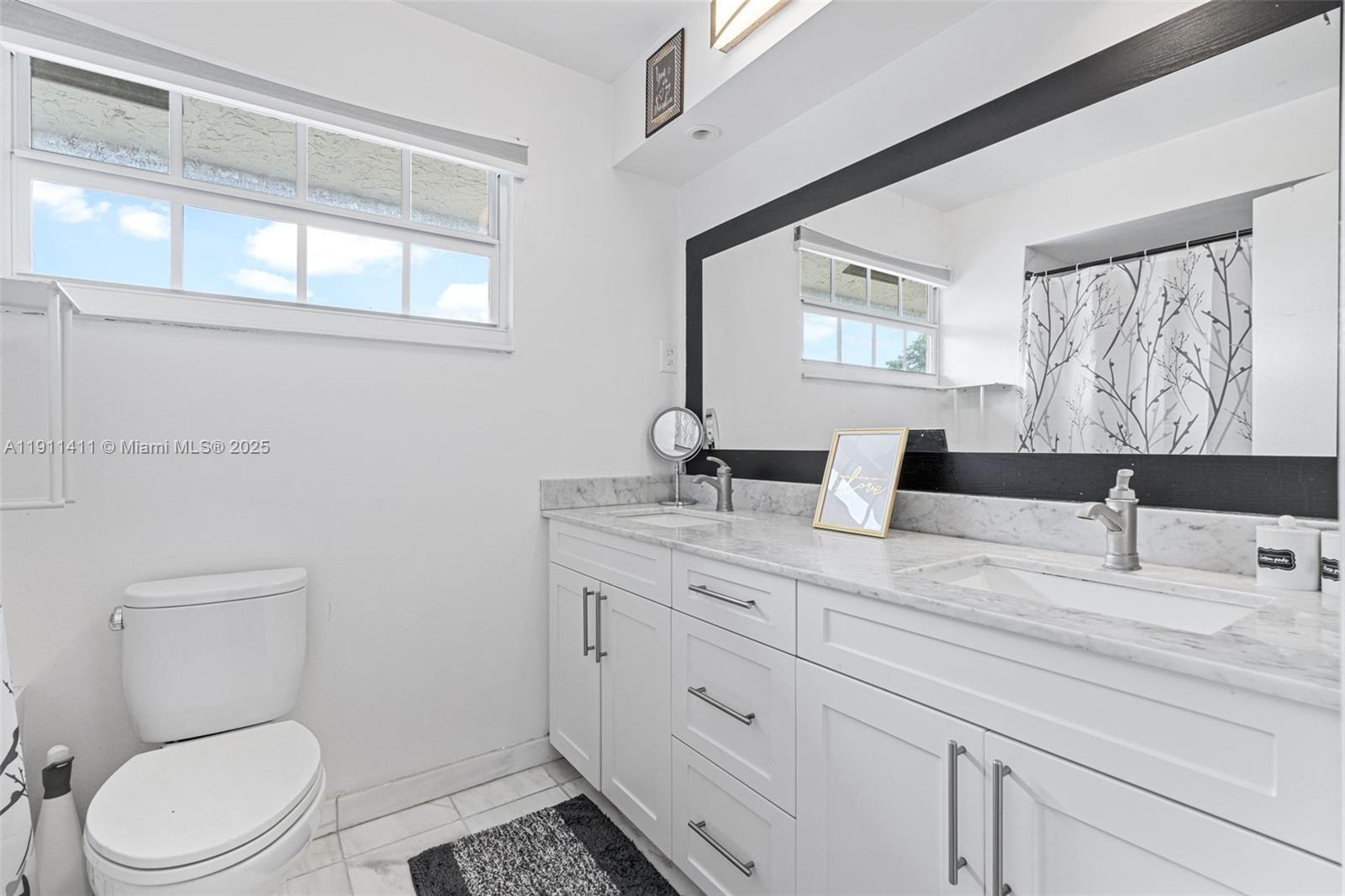 Building Photo - 8351 SW 39th Ct