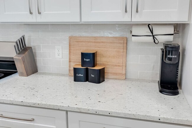 Building Photo - 223 E Lakeshore Dr