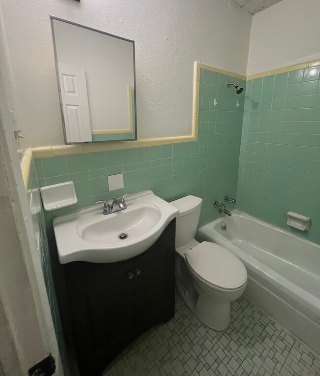 Building Photo - 636 N 39th St