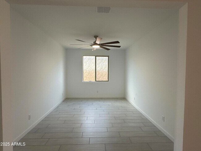 Building Photo - 40562 W Michaels Dr