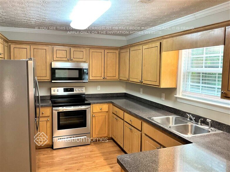 Building Photo - 2201 Snapping Shoals Rd