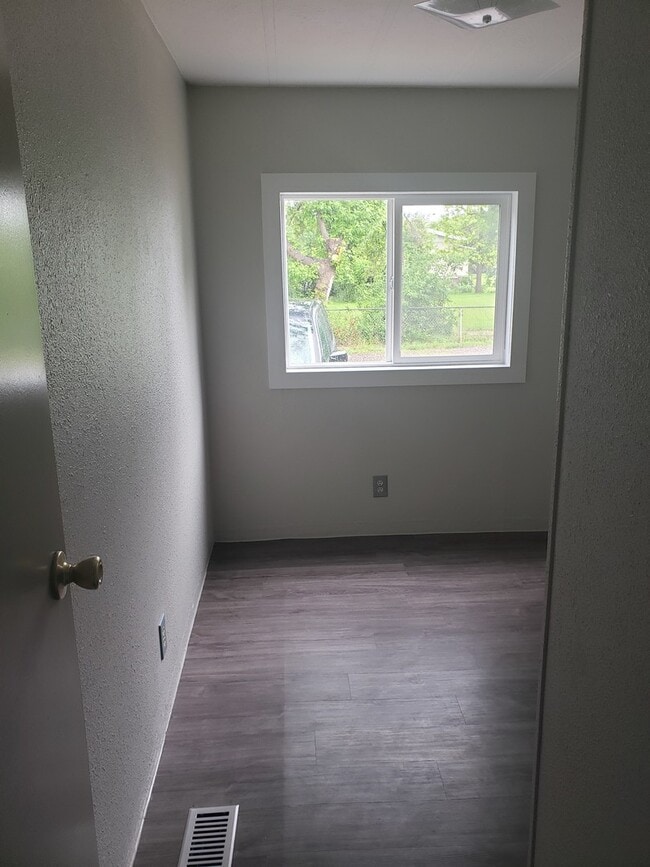 Building Photo - 3 bed 1.5 bath mobile