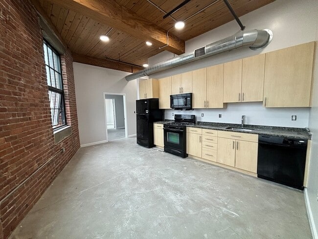 Primary Photo - 88 Gerrish Ave