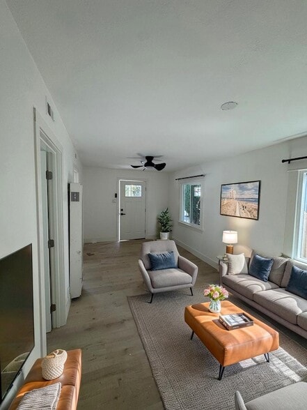 Building Photo - 605 N Claudina St