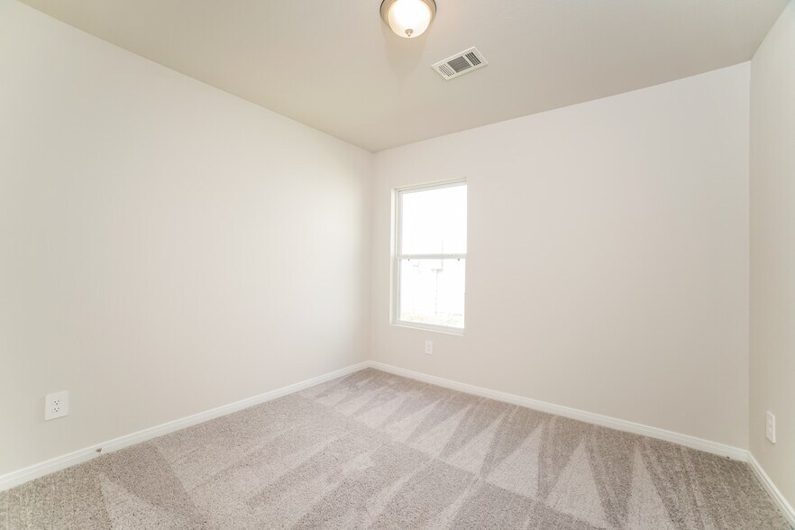 Building Photo - 15815 Del Norte Dr