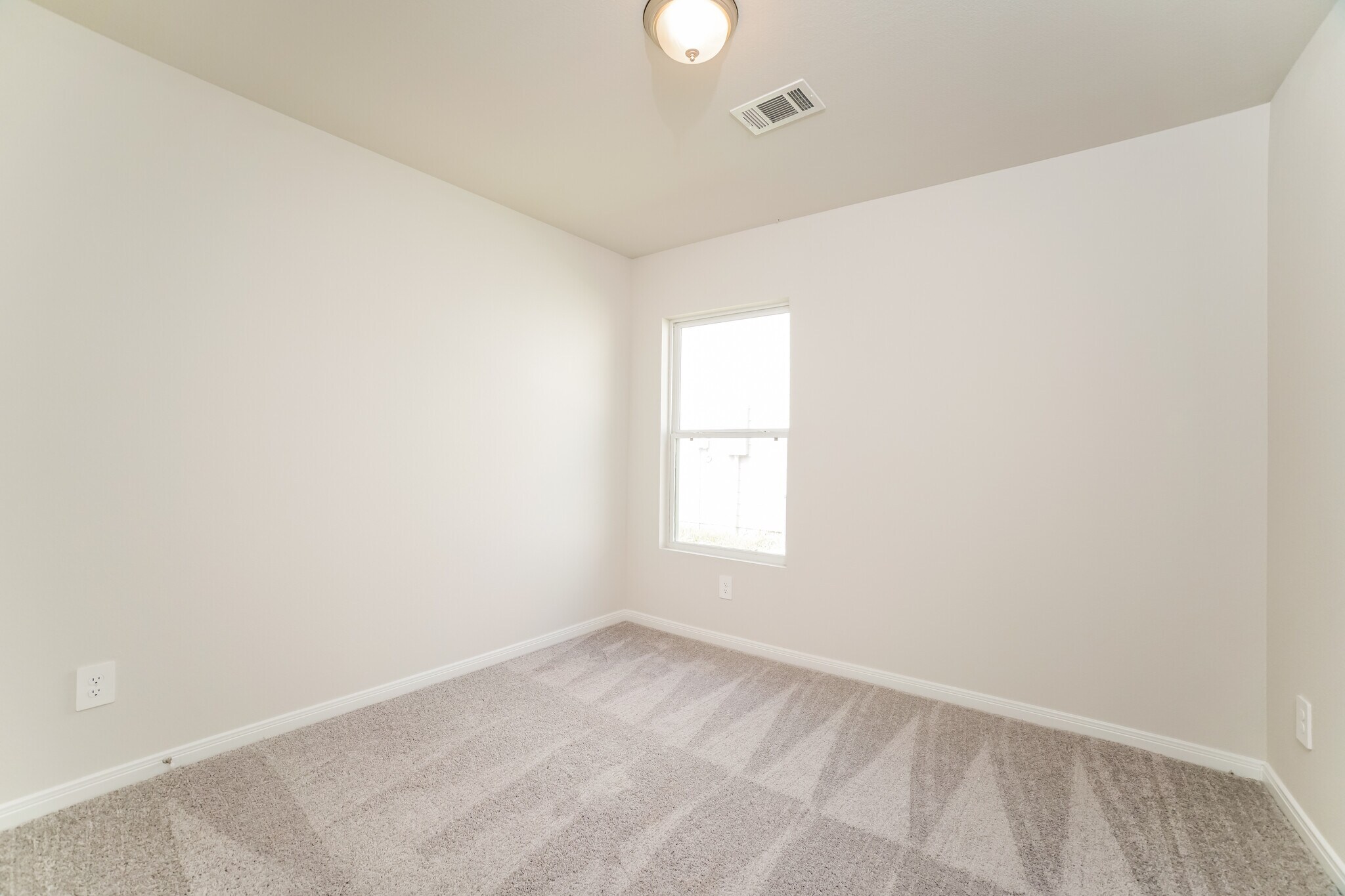 Building Photo - 15815 Del Norte Dr
