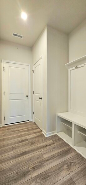 Mudroom - 904 Kinsey Aly