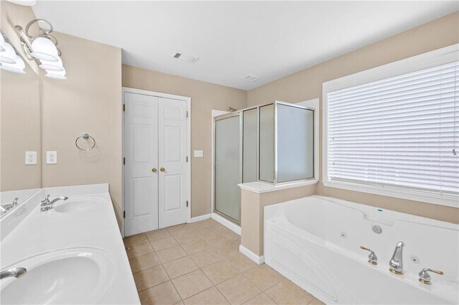 Building Photo - 4071 Kingsley Park Ln