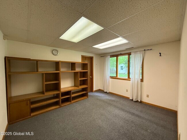 Building Photo - 1565 Crescent Rd