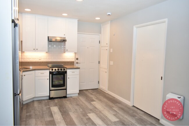 Building Photo - Modern 1 Bd, 1 Ba, 55+ Community ( North P...