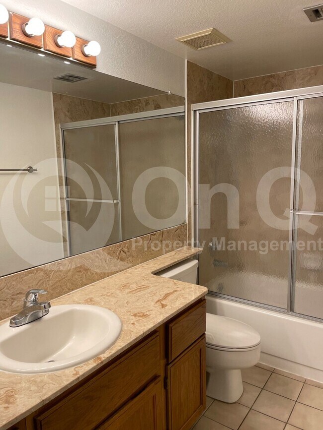 Building Photo - 3117 E Oasis De Palmeras
