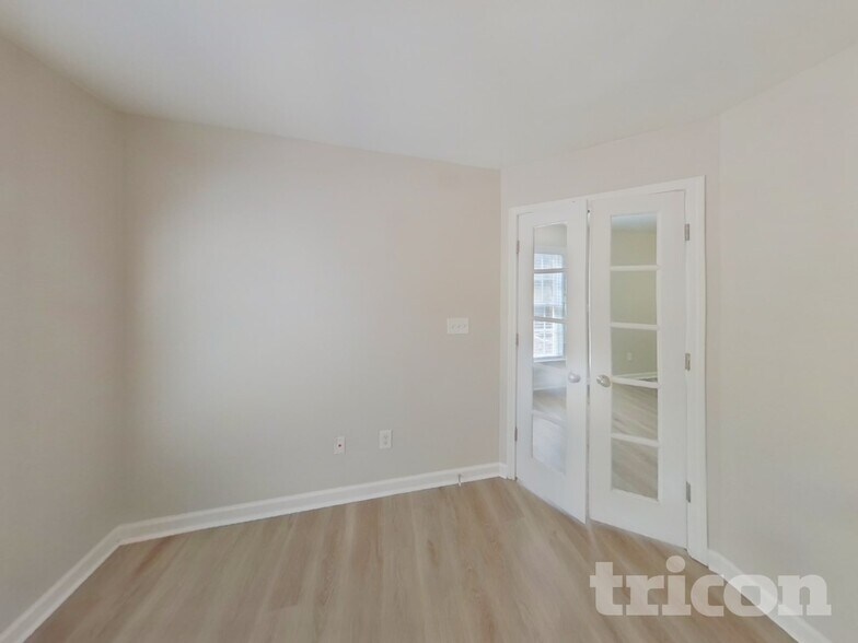 Building Photo - 3281 Saville St SW