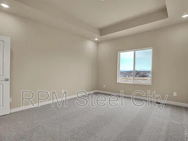 Building Photo - 753 S Laurue Dr