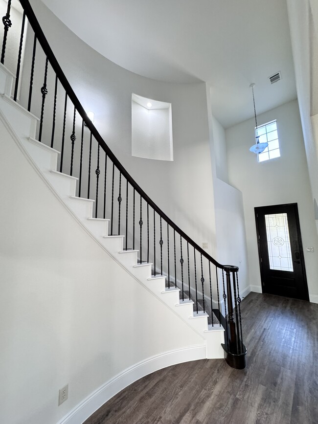 Building Photo - 15833 Bent Rose Way