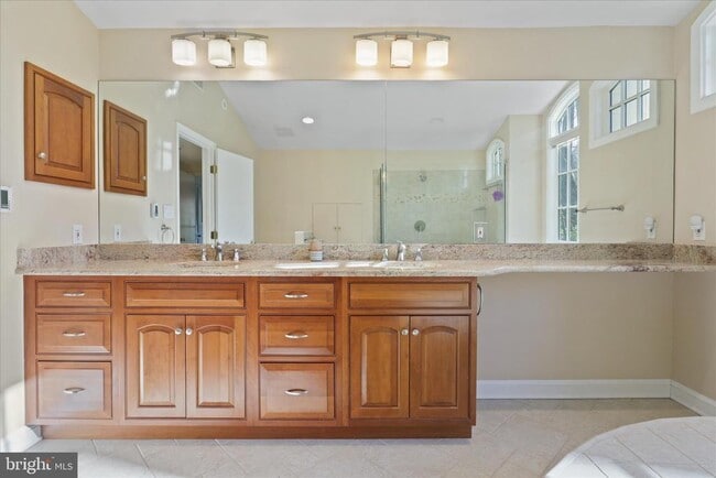 Building Photo - 6543 Cedarwood Ct