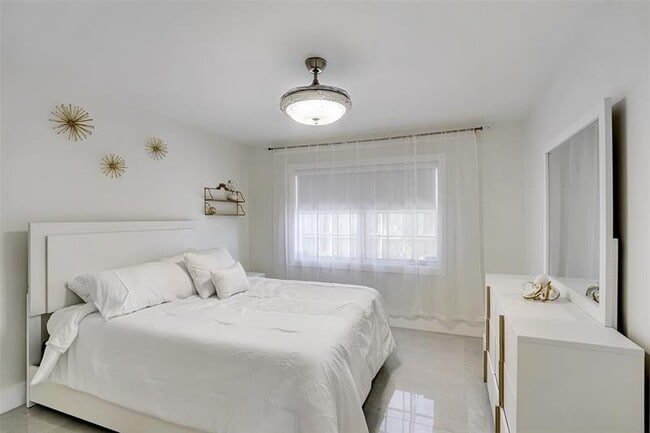 Building Photo - 1129 NE 2nd Ave