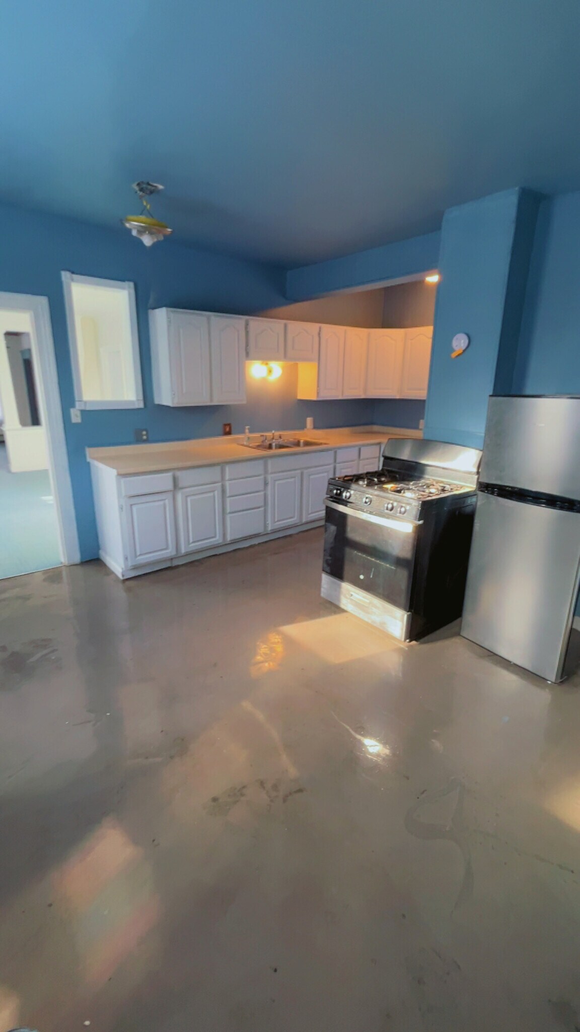 Building Photo - 157 Locust St