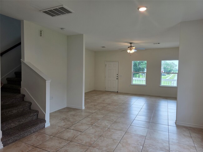 Building Photo - 6102 White Oak Dr