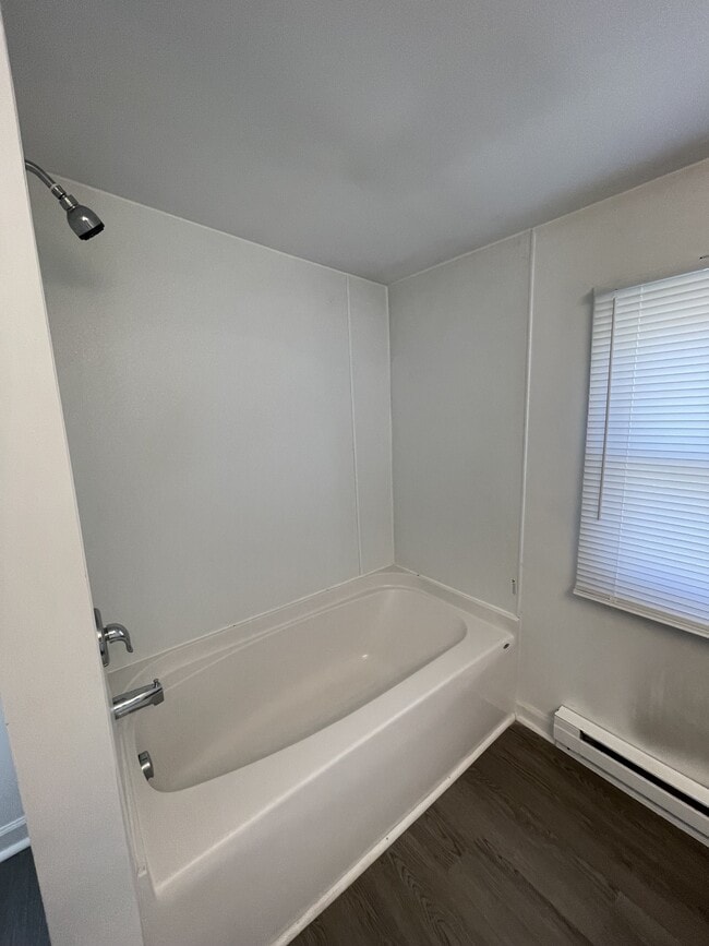 Building Photo - 538 E Lincoln Ave