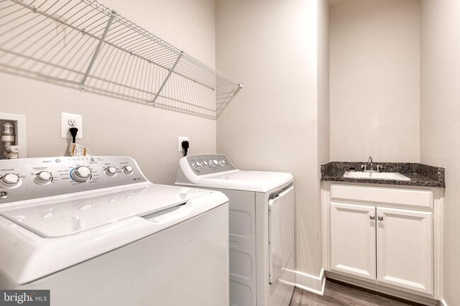 Building Photo - Live in the highly coveted community of Pa...