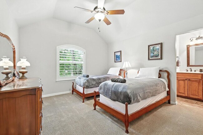 Building Photo - 2303 Chapelwood Dr